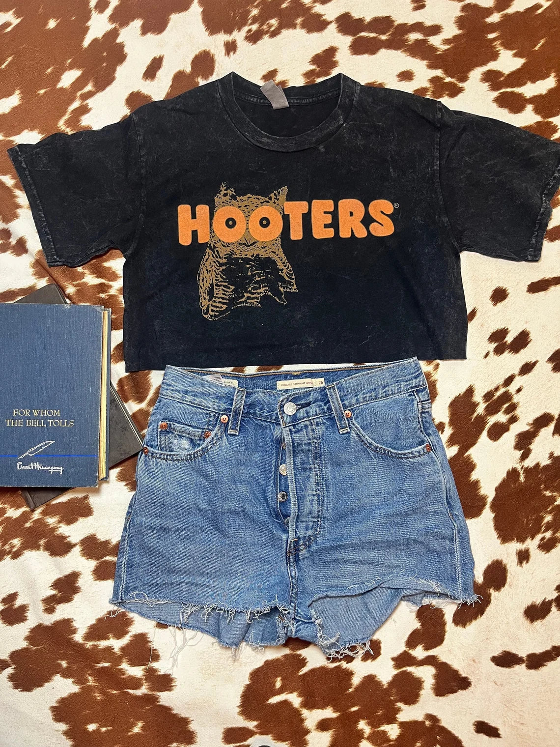 Hooters Vintage Crop Top